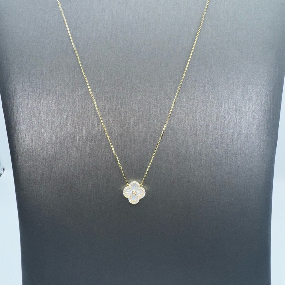 Mother of Pearl Clover Necklace - Picture 4 of 8